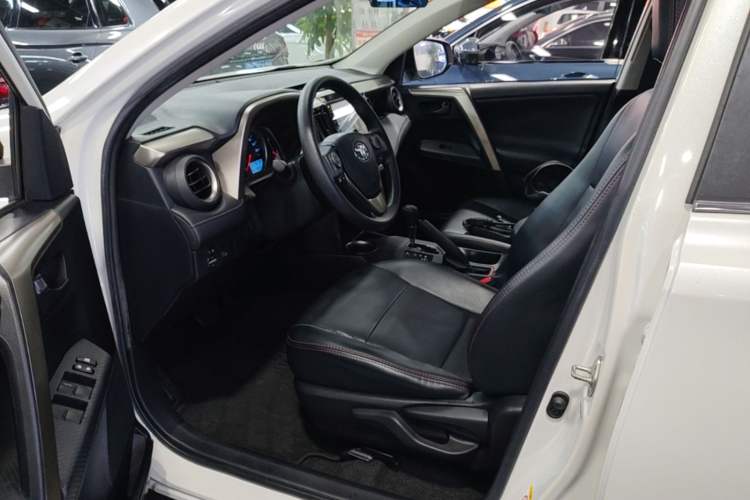 Used Toyota RAV4 2015 2.0L CVT Two-Wheel Drive Fashion Edition Left Front Seat