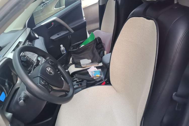 Used Toyota RAV4 2015 2.0L CVT Two-Wheel Drive Fashion Edition Left Front Seat