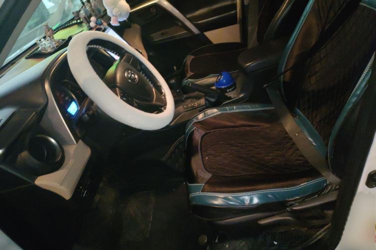 Used Toyota RAV4 2015 2.0L CVT Two-Wheel Drive Urban Edition Left Front Seat