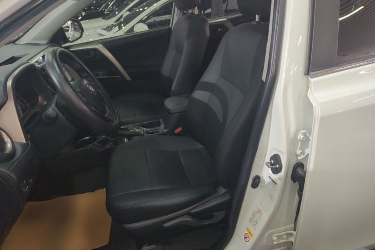Used Toyota RAV4 2015 2.0L CVT Two-Wheel Drive Fashion Edition Left Front Seat