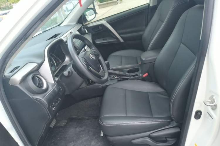 Used Toyota RAV4 2015 2.0L CVT Two-Wheel Drive Fashion Edition Left Front Seat
