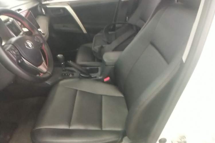 Used Toyota RAV4 2015 2.0L CVT Two-Wheel Drive Fashion Edition Left Front Seat