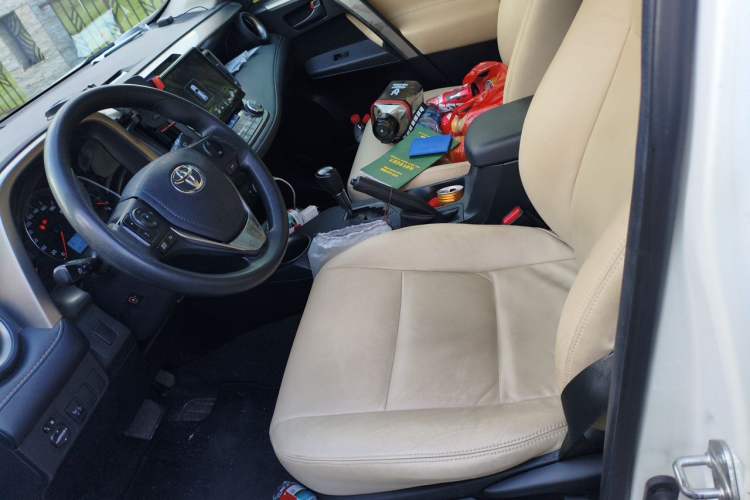 Used Toyota RAV4 2015 2.0L CVT Two-Wheel Drive Fashion Edition Left Front Seat