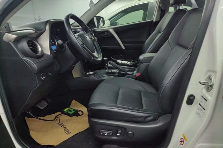 Used Toyota RAV4 2015 2.5L Automatic 4x4 Elite Edition Left Front Seat