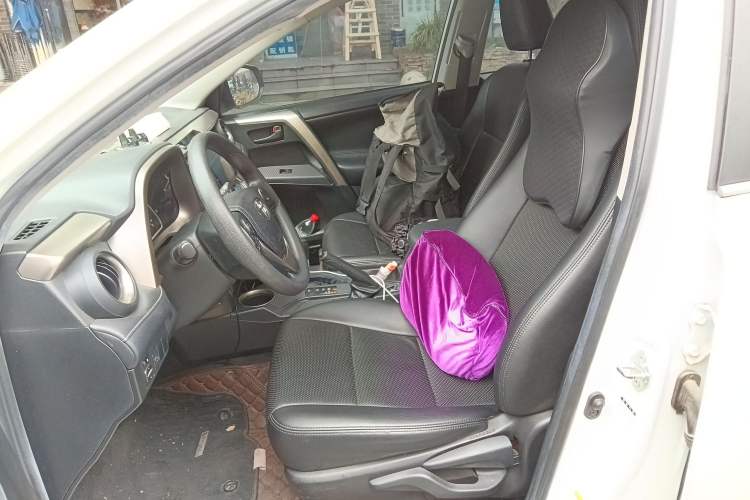 Used Toyota RAV4 2015 2.0L CVT Two-Wheel Drive Fashion Edition Left Front Seat