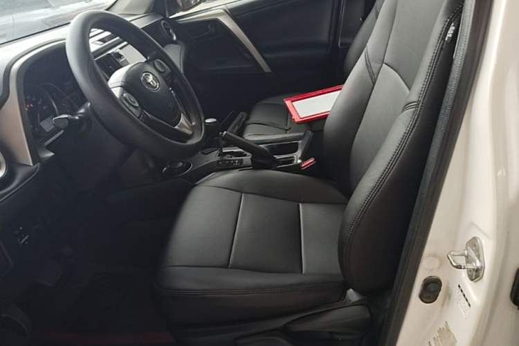 Used Toyota RAV4 2015 2.0L CVT Two-Wheel Drive Fashion Edition Left Front Seat