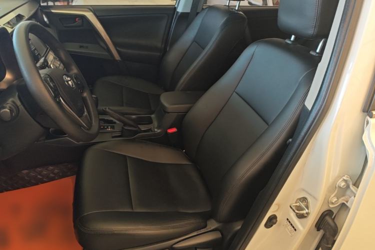 Used Toyota RAV4 2015 2.0L CVT Two-Wheel Drive Fashion Edition Left Front Seat