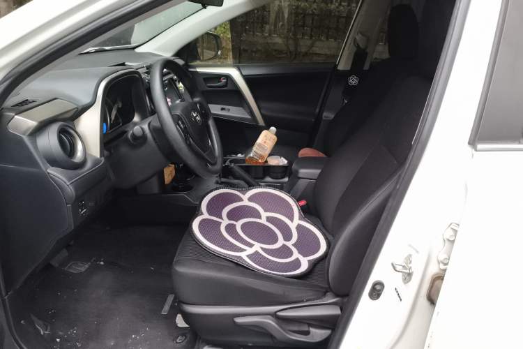 Used Toyota RAV4 2015 2.0L CVT Two-Wheel Drive Fashion Edition Left Front Seat