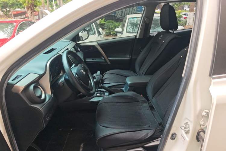 Used Toyota RAV4 2015 2.0L CVT Two-Wheel Drive Fashion Edition Left Front Seat