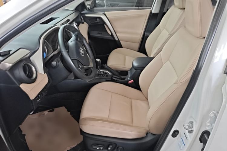 Used Toyota RAV4 2015 2.5L Automatic 4x4 Elite Edition Left Front Seat