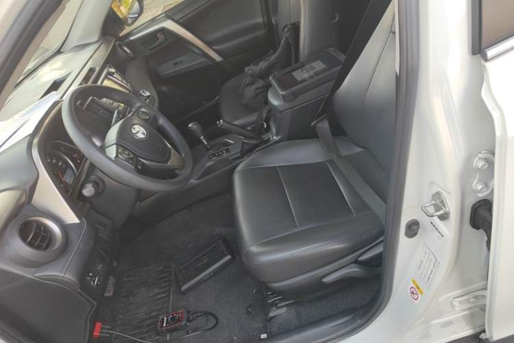 Used Toyota RAV4 2015 2.0L CVT Two-Wheel Drive Fashion Edition Left Front Seat