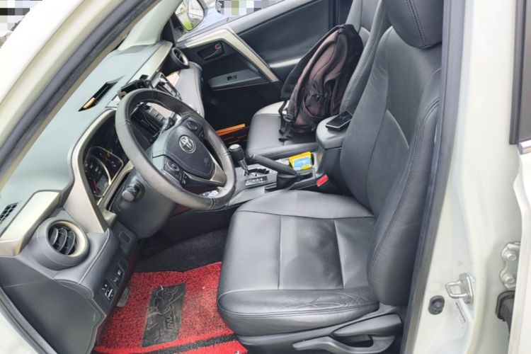 Used Toyota RAV4 2015 2.0L CVT Two-Wheel Drive Fashion Edition Left Front Seat