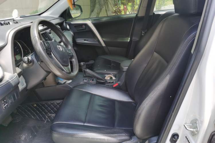 Used Toyota RAV4 2015 2.0L CVT Two-Wheel Drive Fashion Edition Left Front Seat