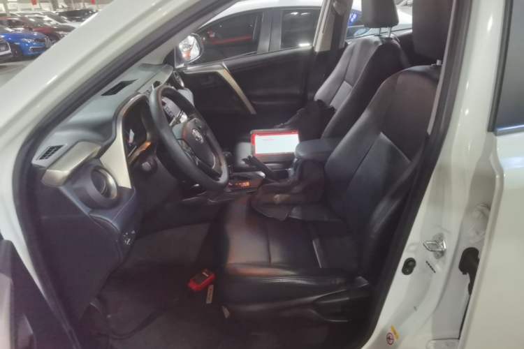 Used Toyota RAV4 2015 2.0L CVT Two-Wheel Drive Fashion Edition Left Front Seat