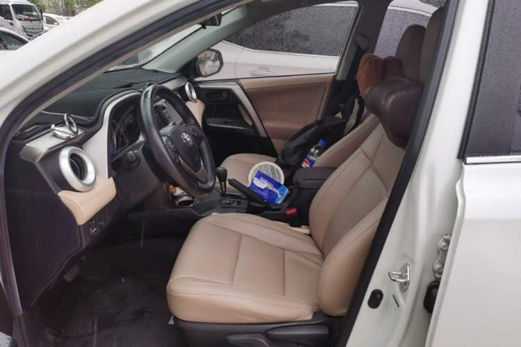 Used Toyota RAV4 2015 2.0L CVT Two-Wheel Drive Fashion Edition Left Front Seat