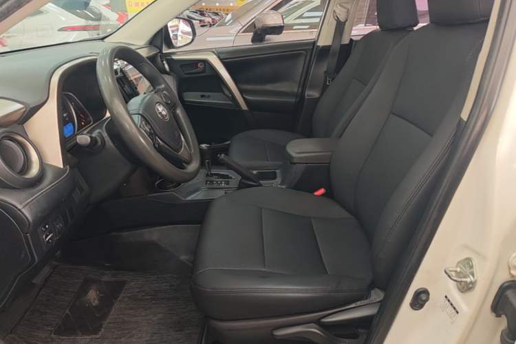 Used Toyota RAV4 2015 2.0L CVT Two-Wheel Drive Fashion Edition Left Front Seat
