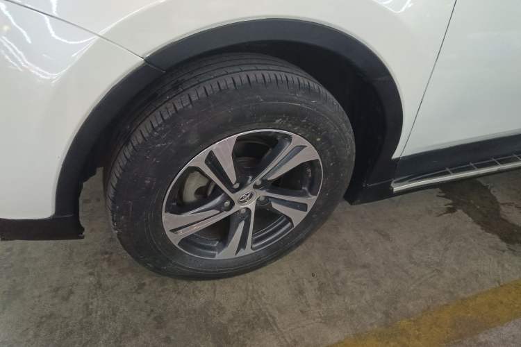 Used Toyota RAV4 2015 2.0L CVT Two-Wheel Drive Fashion Edition Left Front Wheel Hub