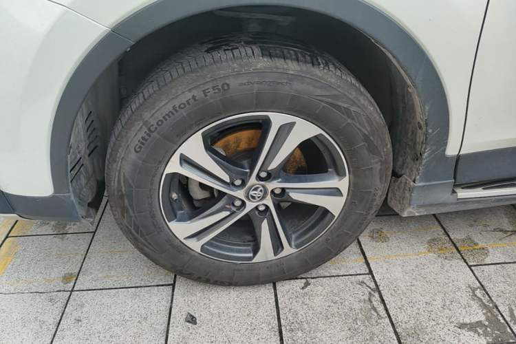 Used Toyota RAV4 2015 2.0L CVT Two-Wheel Drive Fashion Edition Left Front Wheel Hub