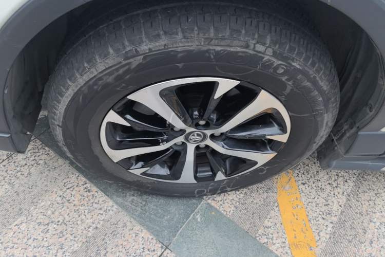 Used Toyota RAV4 2015 2.0L CVT Two-Wheel Drive Fashion Edition Left Front Wheel Hub