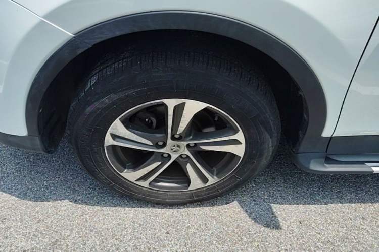 Used Toyota RAV4 2015 2.0L CVT Two-Wheel Drive Fashion Edition Left Front Wheel Hub