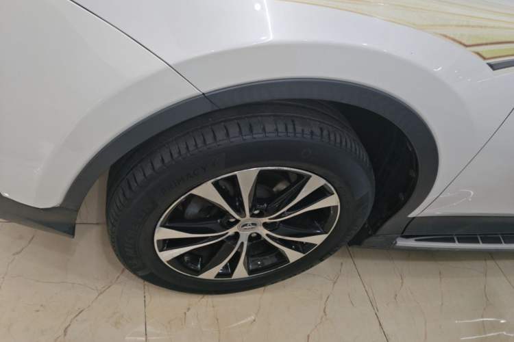 Used Toyota RAV4 2015 2.5L Automatic 4x4 Elite Edition Left Front Wheel Hub