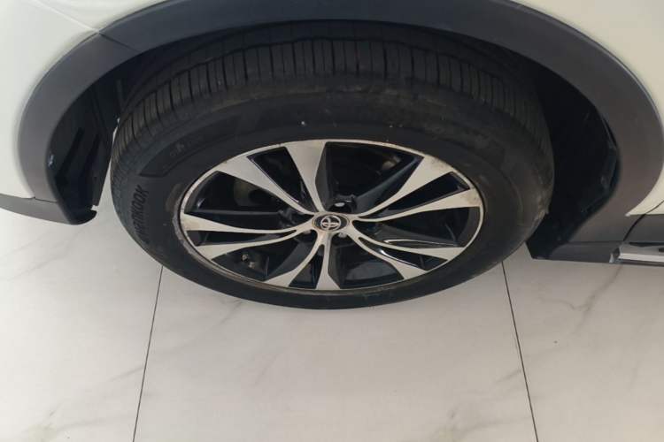 Used Toyota RAV4 2015 2.5L Automatic 4x4 Elite Edition Left Front Wheel Hub