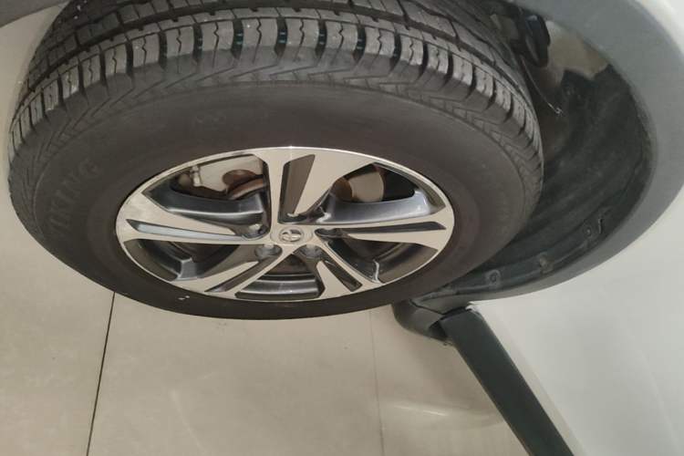 Used Toyota RAV4 2015 2.0L CVT Two-Wheel Drive Fashion Edition Left Front Wheel Hub