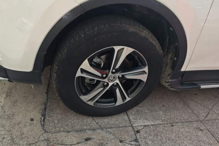 Used Toyota RAV4 2015 2.0L CVT Two-Wheel Drive Fashion Edition Left Front Wheel Hub