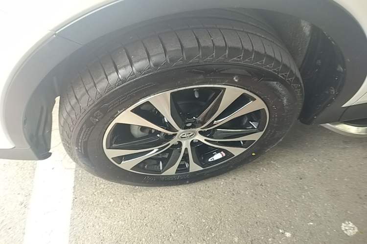 Used Toyota RAV4 2015 2.5L Automatic 4x4 Elite Edition Left Front Wheel Hub