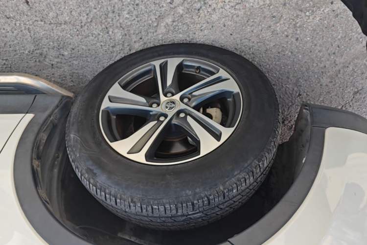 Used Toyota RAV4 2015 2.0L CVT Two-Wheel Drive Fashion Edition Left Front Wheel Hub