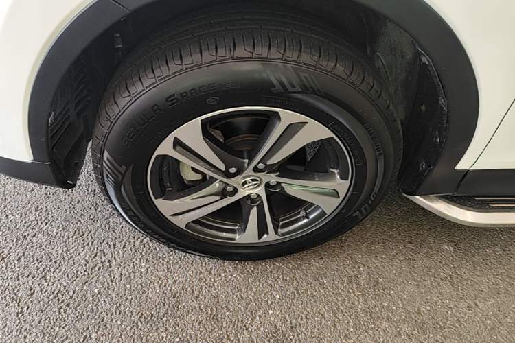 Used Toyota RAV4 2015 2.0L CVT Two-Wheel Drive Fashion Edition Left Front Wheel Hub