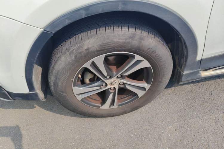 Used Toyota RAV4 2015 2.0L CVT Two-Wheel Drive Fashion Edition Left Front Wheel Hub