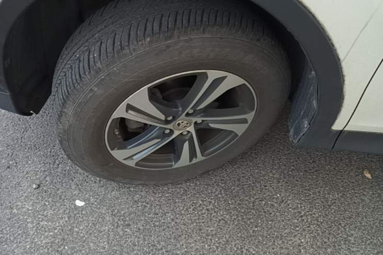 Used Toyota RAV4 2015 2.0L CVT Four-Wheel Drive New Edition Left Front Wheel Hub