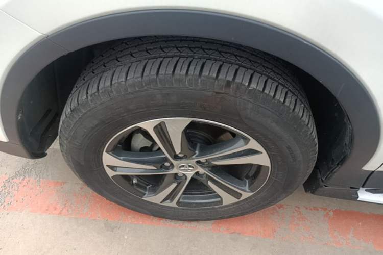 Used Toyota RAV4 2015 2.0L CVT Two-Wheel Drive Fashion Edition Left Front Wheel Hub