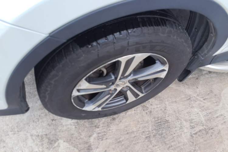 Used Toyota RAV4 2015 2.0L CVT Two-Wheel Drive Urban Edition Left Front Wheel Hub