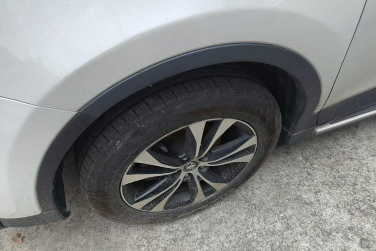 Used Toyota RAV4 2015 2.5L Automatic 4x4 Elite Edition Left Front Wheel Hub