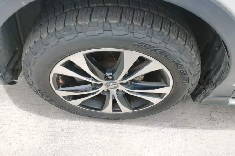 Used Toyota RAV4 2015 2.5L Automatic 4x4 Luxury Edition Left Front Wheel Hub