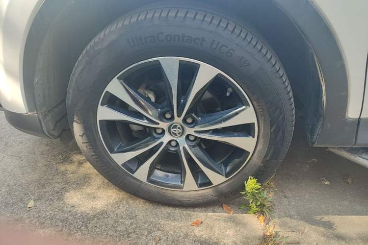 Used Toyota RAV4 2015 2.5L Automatic 4x4 Elite Edition Left Front Wheel Hub