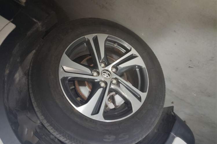 Used Toyota RAV4 2015 2.0L CVT Two-Wheel Drive Fashion Edition Left Front Wheel Hub