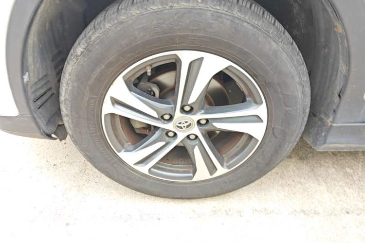 Used Toyota RAV4 2015 2.0L CVT Two-Wheel Drive Fashion Edition Left Front Wheel Hub