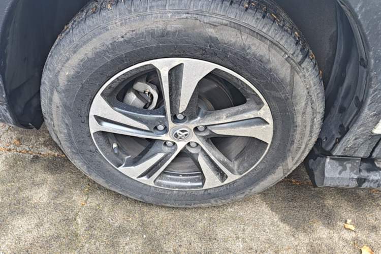 Used Toyota RAV4 2015 2.0L CVT Four-Wheel Drive New Edition Left Front Wheel Hub