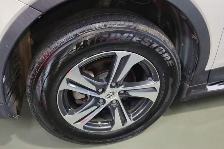 Used Toyota RAV4 2015 2.0L CVT Two-Wheel Drive Fashion Edition Left Front Wheel Hub