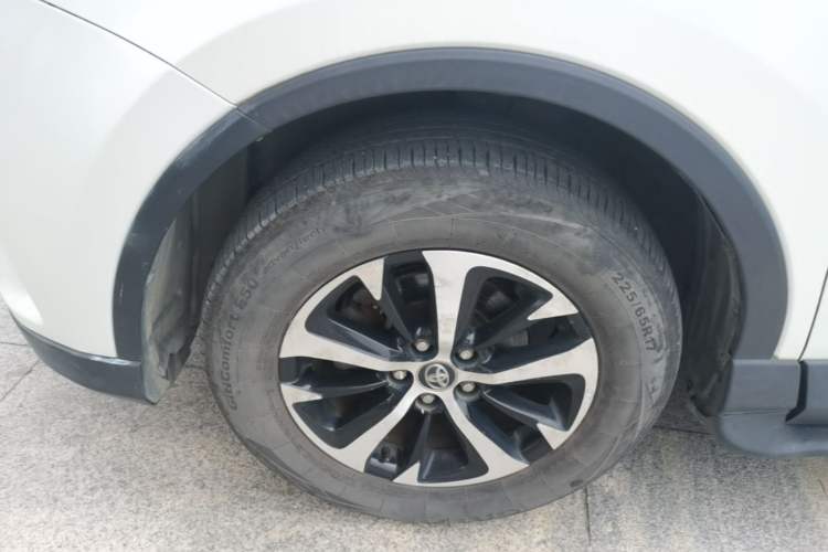 Used Toyota RAV4 2015 2.0L CVT Two-Wheel Drive Fashion Edition Left Front Wheel Hub