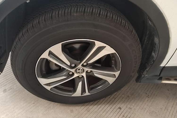 Used Toyota RAV4 2015 2.0L CVT Two-Wheel Drive Fashion Edition Left Front Wheel Hub