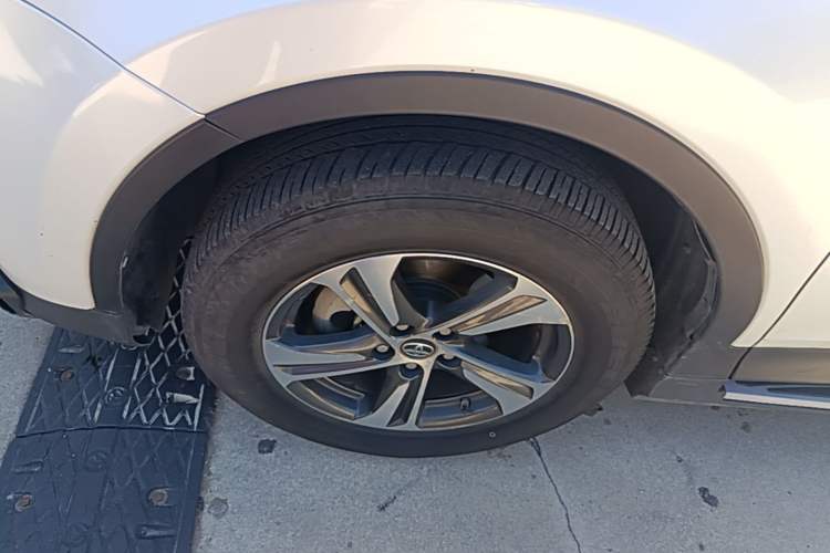 Used Toyota RAV4 2015 2.0L CVT Two-Wheel Drive Fashion Edition Left Front Wheel Hub