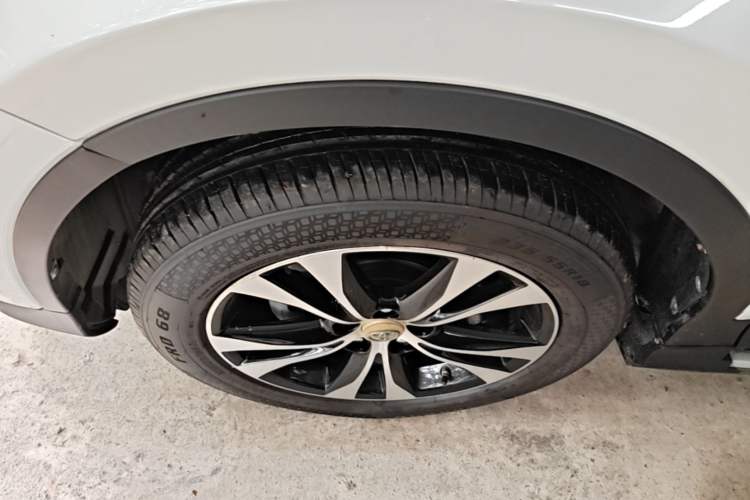 Used Toyota RAV4 2015 2.5L Automatic 4x4 Elite Edition Left Front Wheel Hub