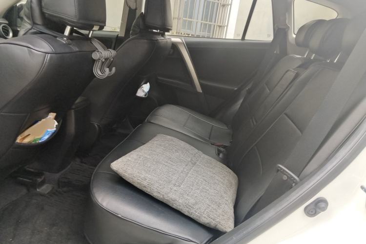 Used Toyota RAV4 2015 2.0L CVT Two-Wheel Drive Fashion Edition Left Rear Seat