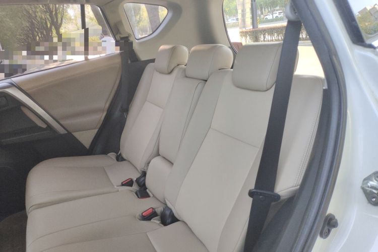 Used Toyota RAV4 2015 2.0L CVT Two-Wheel Drive Fashion Edition Left Rear Seat
