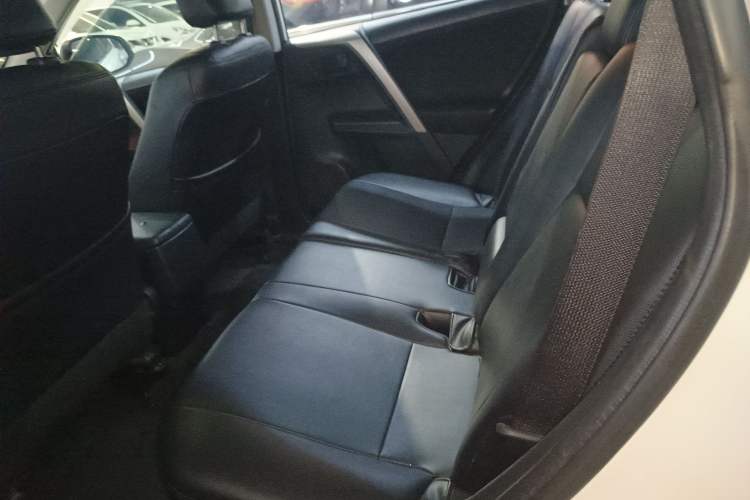 Used Toyota RAV4 2015 2.0L CVT Two-Wheel Drive Fashion Edition Left Rear Seat