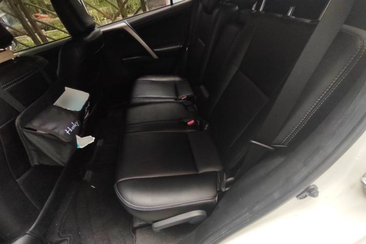 Used Toyota RAV4 2015 2.0L CVT Two-Wheel Drive Fashion Edition Left Rear Seat